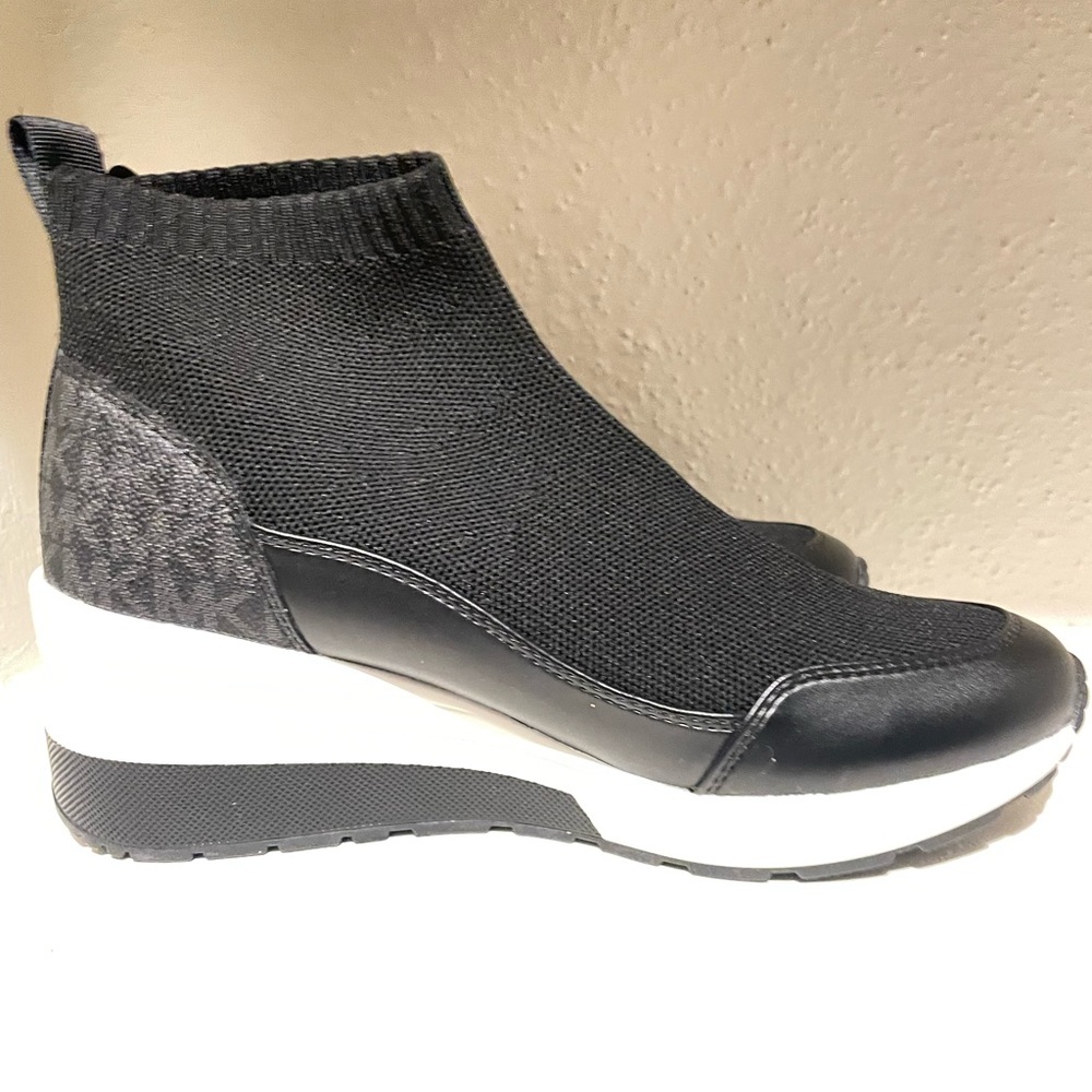 Brand new , size 7 1/2 Michael kors